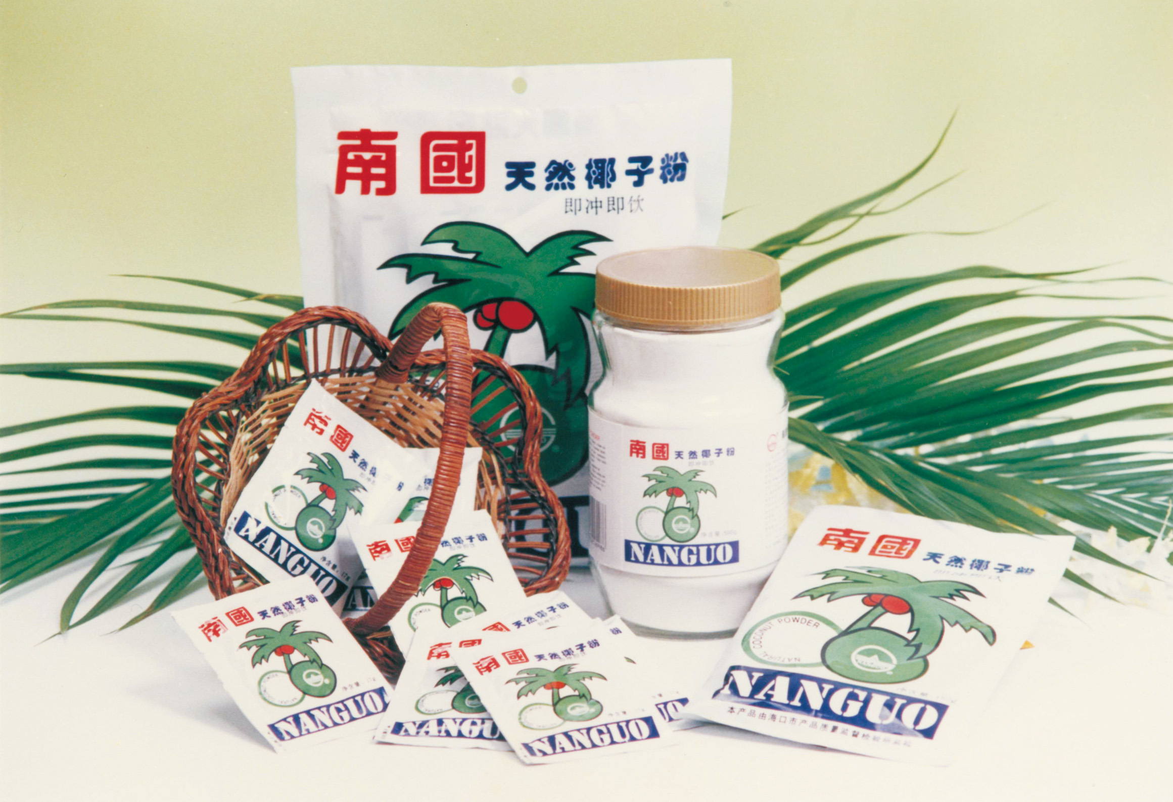 1757053774468765.jpg 1995年,成功研發國內第一包速溶椰子粉,同年,“麻豆蜜桃传媒在线观看”牌椰香奶茶麵世銷售.jpg