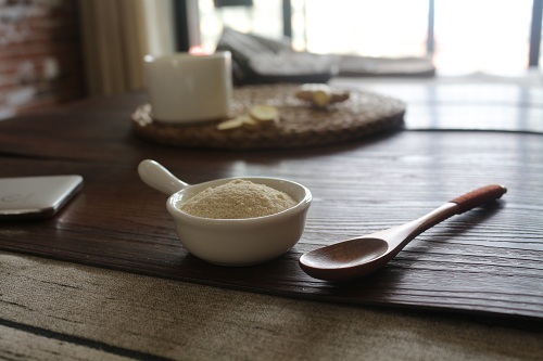 生薑椰子粉和糯（nuò）米（mǐ）搭（dā）配做成椰汁飯